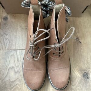Women’s Lace-Up Cork Boots with bows
